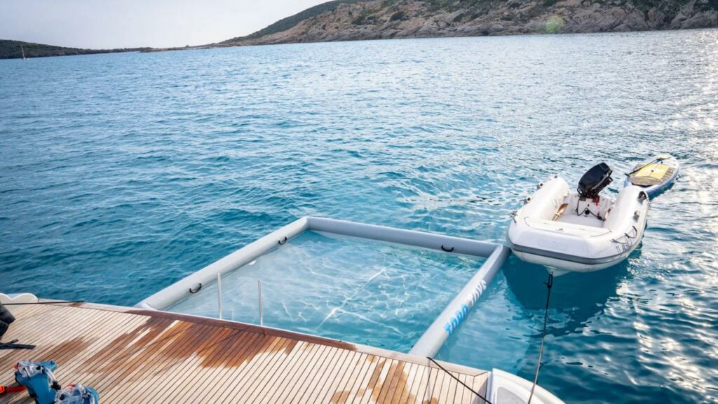 Piscine gonflable anti-méduses TOBO POOL pour yacht