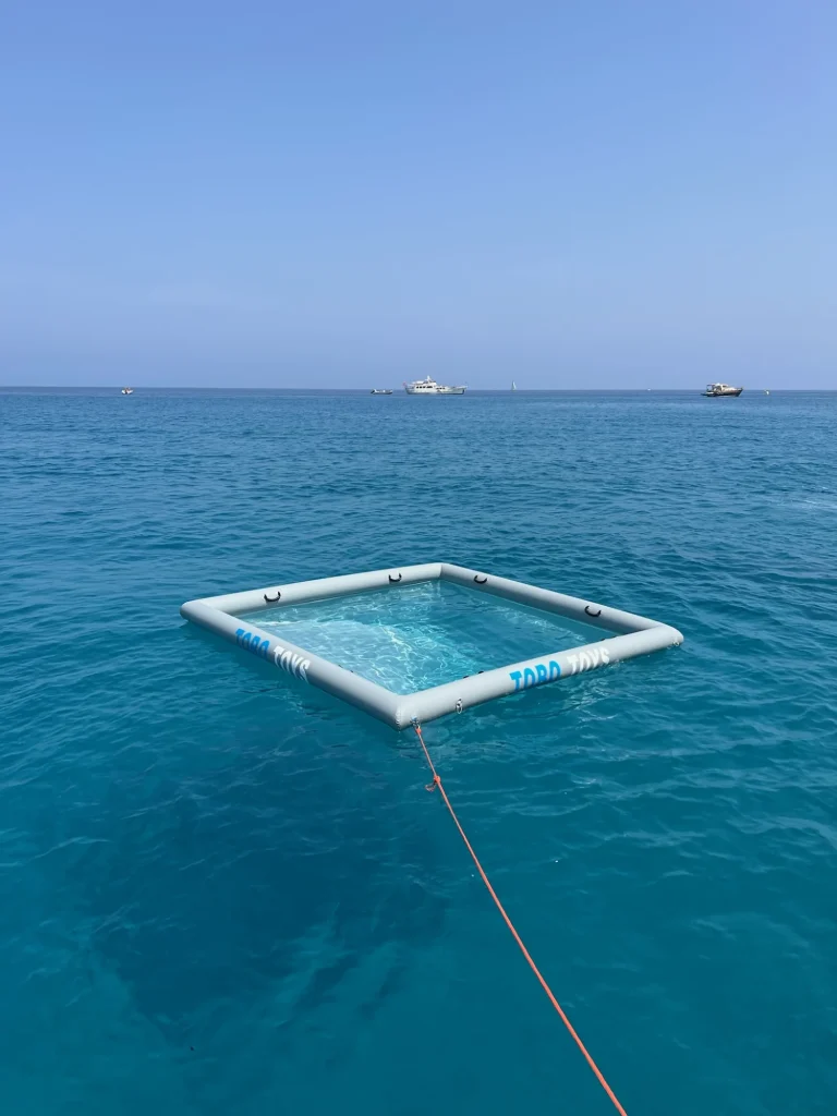 Piscine gonflable anti-méduses TOBO POOL pour yacht