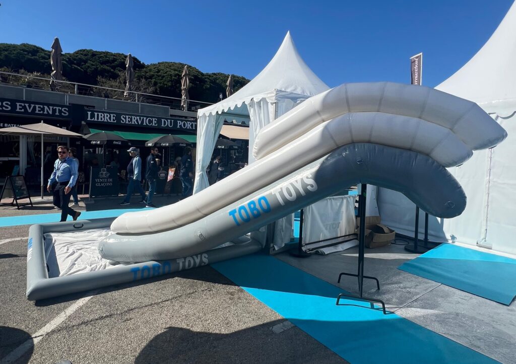 Toboggan TOBO SPLASH 90 d’occasion présenté au salon nautique